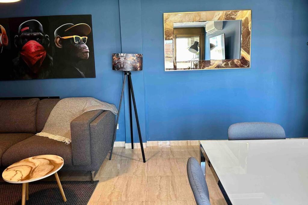 8 Min Walk To The & 10 Min Walk To Convention Centre ! Appartement *