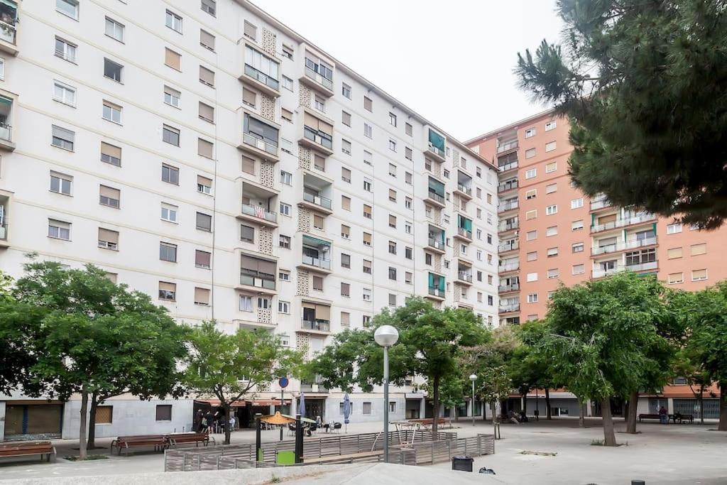 Appartement 8 Min Walk To The & 10 Min Walk To Convention Centre ! Barcelona