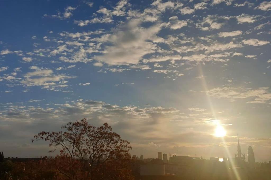 8 Min Walk To The & 10 Min Walk To Convention Centre ! Appartement Barcelona