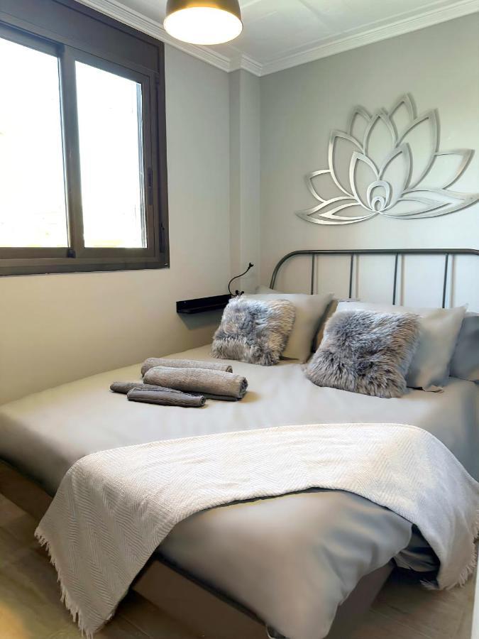 8 Min Walk To The & 10 Min Walk To Convention Centre ! Appartement