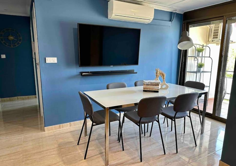 Appartamento 8 Min Walk To The & 10 Min Walk To Convention Centre ! Barcellona